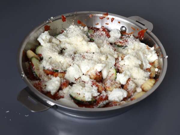 Rychlý recept na zapečené noky s cuketou a mozzarellou - Příprava krok 4