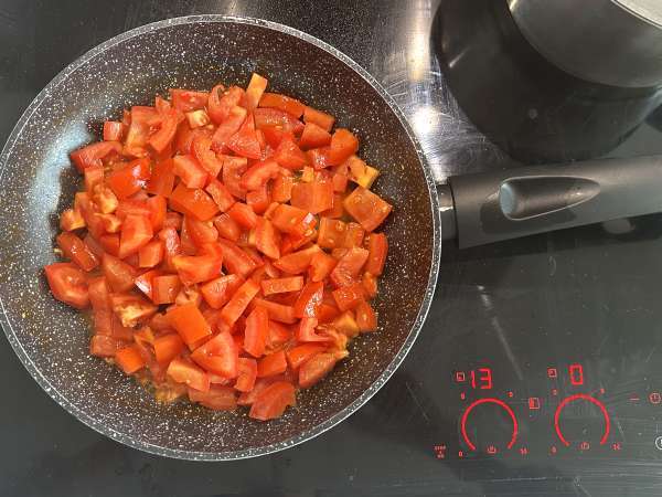Proteinový salát z quinoa s červenými fazolemi a kukuřicí - Příprava krok 4