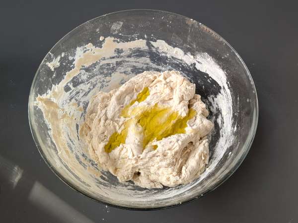 Vysoká a nadýchaná focaccia s cherry rajčátky, olivami a oreganem - Příprava krok 3