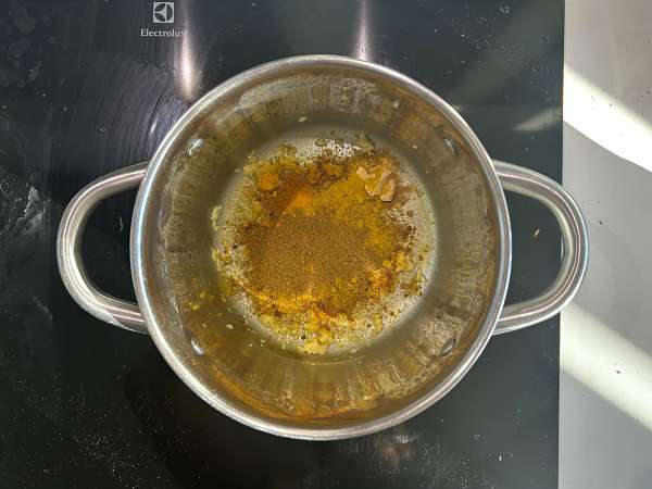 Kari z korálových čoček s kokosovým mlékem: snadný a krémový recept - Příprava krok 3