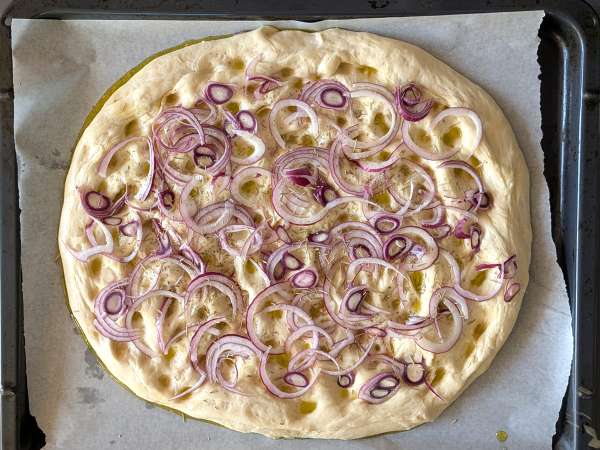 Venkovská focaccia s cibulí a rozmarýnem - Příprava krok 10