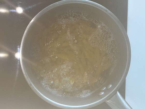 Marry Me Chicken Pasta: krémové těstoviny s kuřecím masem, sušenými rajčaty a parmazánem - Příprava krok 3