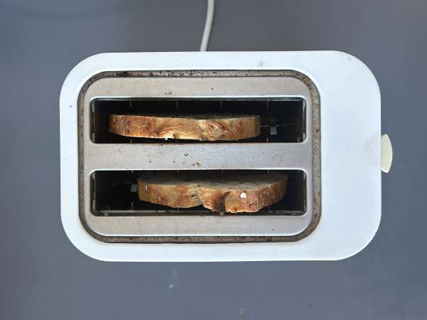 Toast s avokádem a tvarohem s kořeněným medem - Příprava krok 1