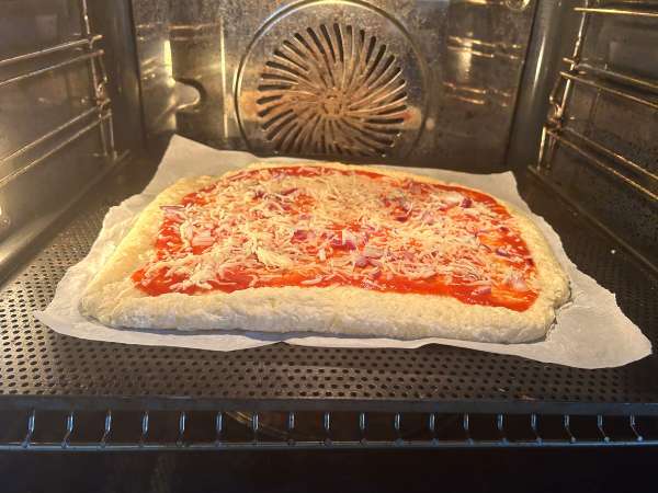 Pizza s cottage sýrem - Příprava krok 6