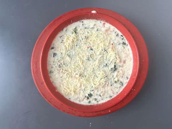 Quiche bez těsta s lososem, špenátem a cottage sýrem - Příprava krok 7