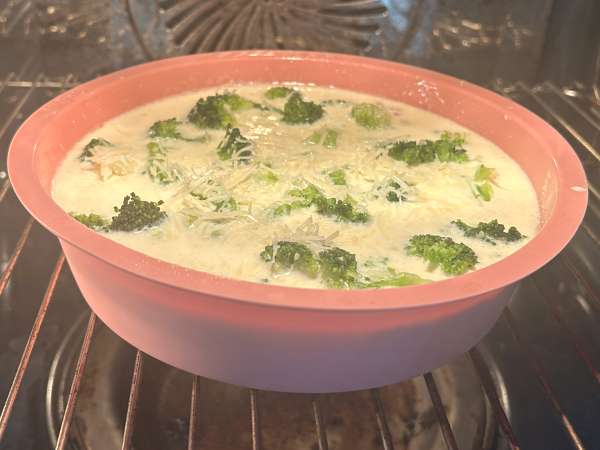 Quiche bez těsta s brokolicí, pancettou a cottage sýrem - Příprava krok 6