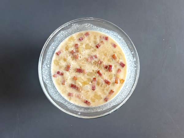 Zwiebelkuchen: německý koláč s jemnou cibulí a slaninou - Příprava krok 7