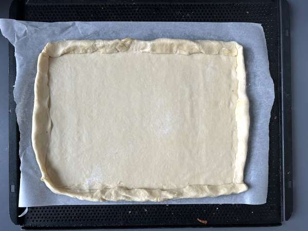 Zwiebelkuchen: německý koláč s jemnou cibulí a slaninou - Příprava krok 8