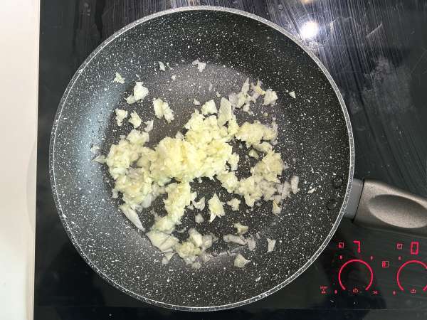 Vegetariánské zelné závitky s houbami, rýží a misem - Příprava krok 3