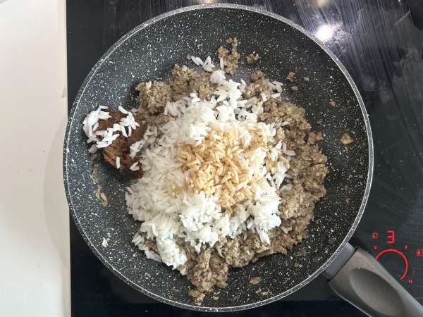 Vegetariánské zelné závitky s houbami, rýží a misem - Příprava krok 5