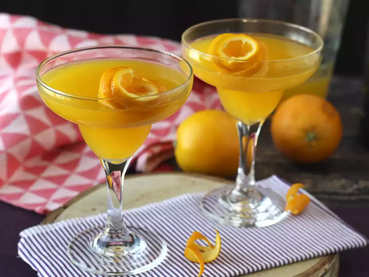 Agua de Valencia, středomořský koktejl s cava a pomeranči, který si můžete připravit doma.