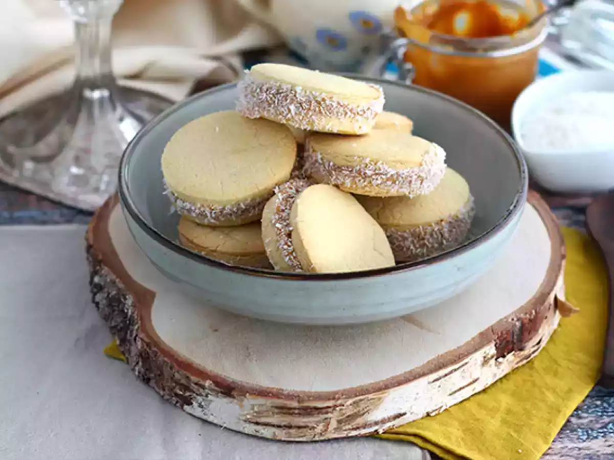 Alfajores - argentinský sušenka s mléčným džemem a kokosem
