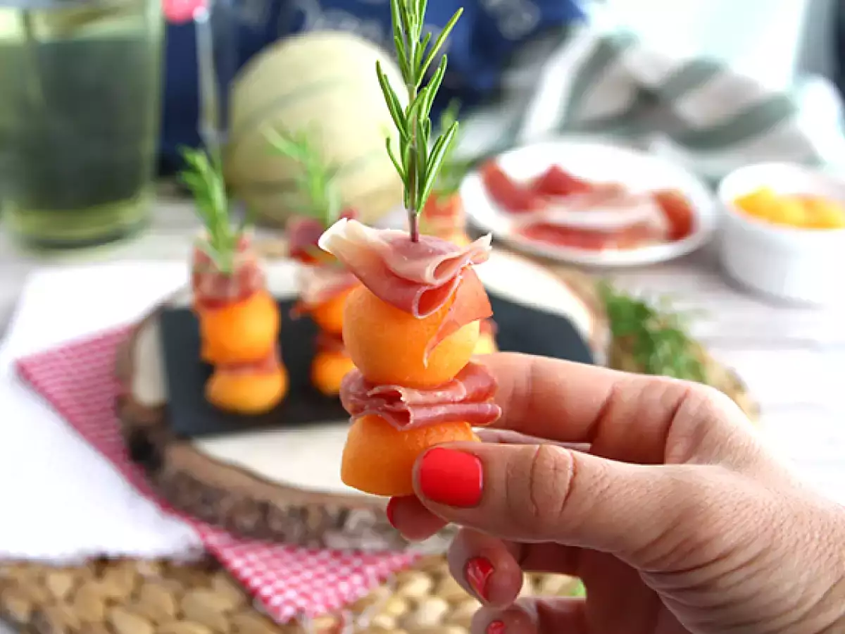 Aperitivní kebab z melounu, šunky a rozmarýnu - foto 3