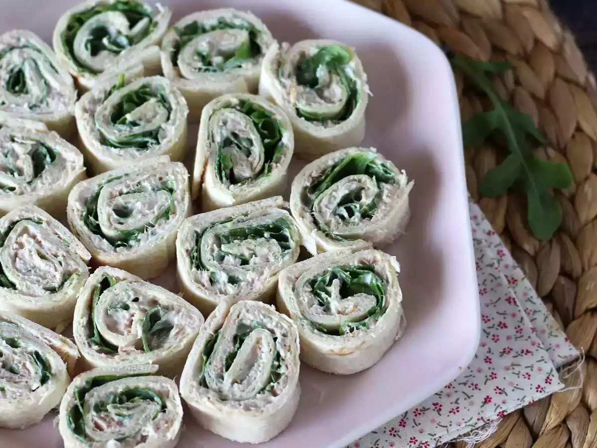 Aperitivní rolky s tortillami, tuňákem a čerstvým sýrem