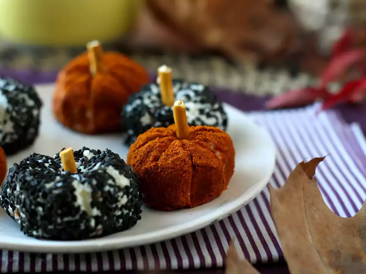 Aperitivní sýrová pomazánka ve tvaru dýně, ideální na Halloween! - foto 4