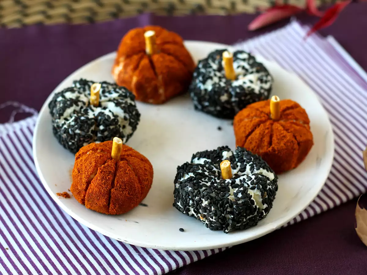 Aperitivní sýrová pomazánka ve tvaru dýně, ideální na Halloween! - foto 5