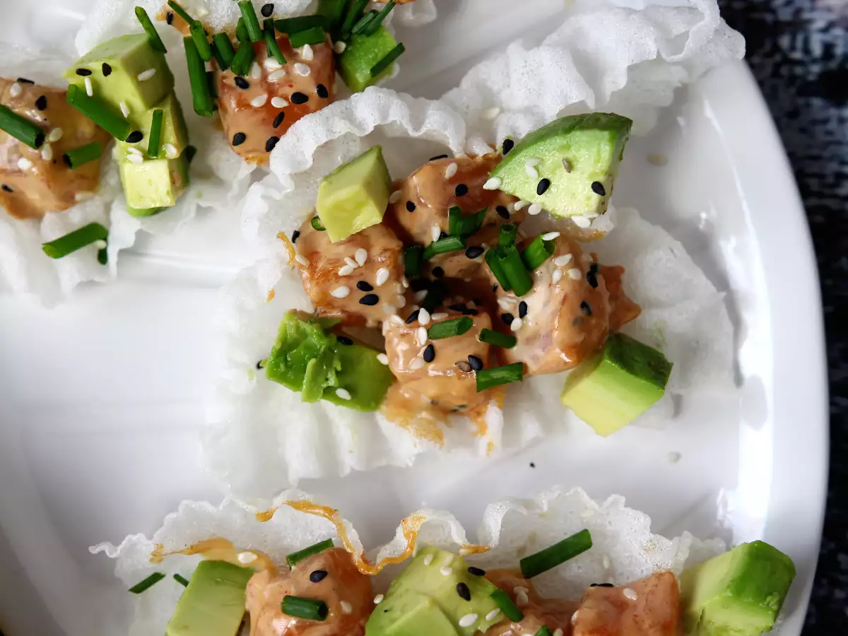 Asijské tacos: lososový tatarák v křupavých rýžových chipsách - foto 7