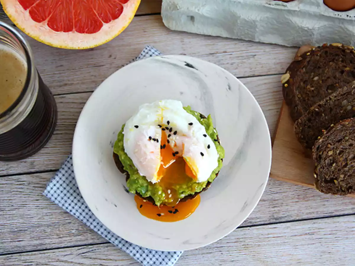 Avokádový toast s pošírovaným vejcem - foto 4