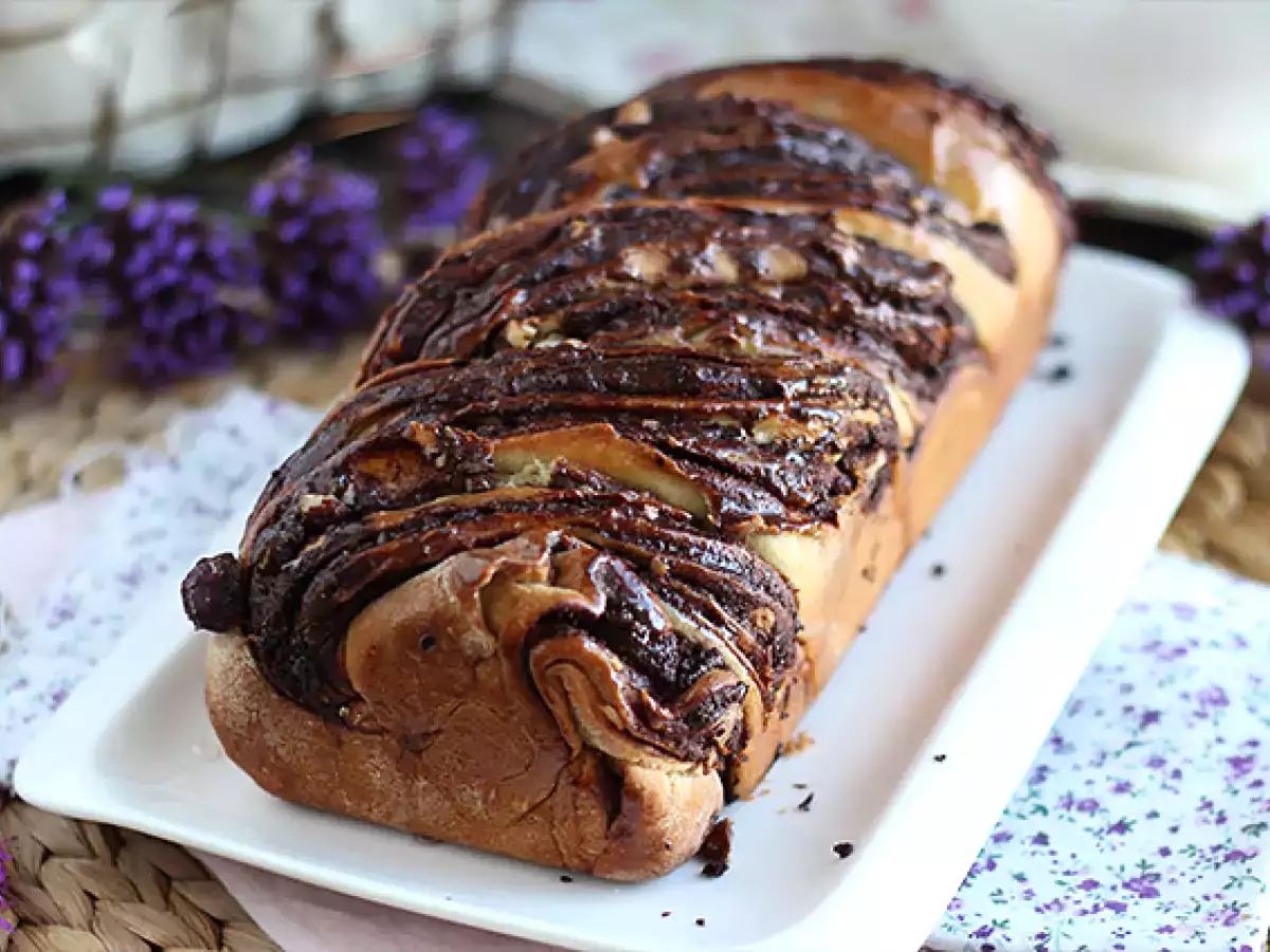 Babka – brioška s čokoládou a lískovými oříšky