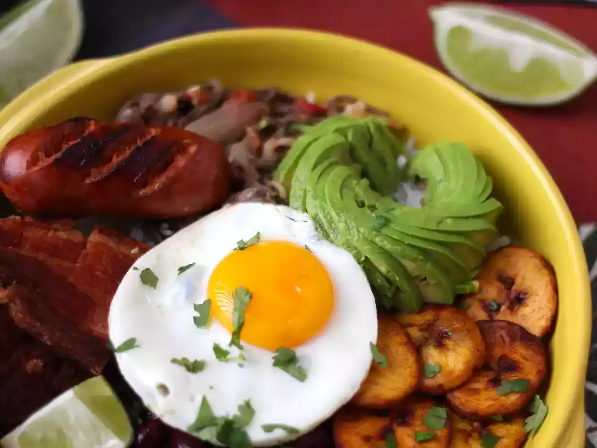 Bandeja Paisa, kolumbijské jídlo plné chutí a tradice - foto 2