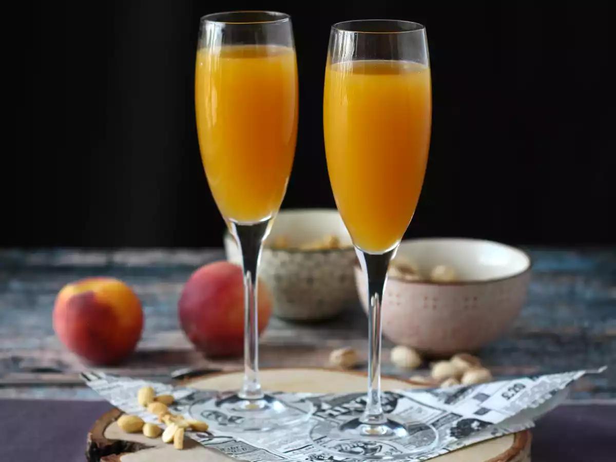 Bellini, snadný italský broskvový koktejl, který si můžete připravit doma!