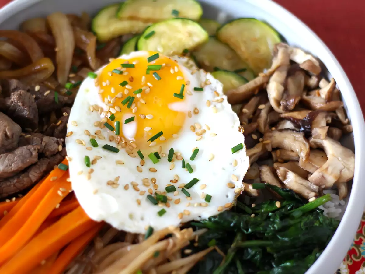 Bibimbap, tradiční korejské jídlo - foto 3