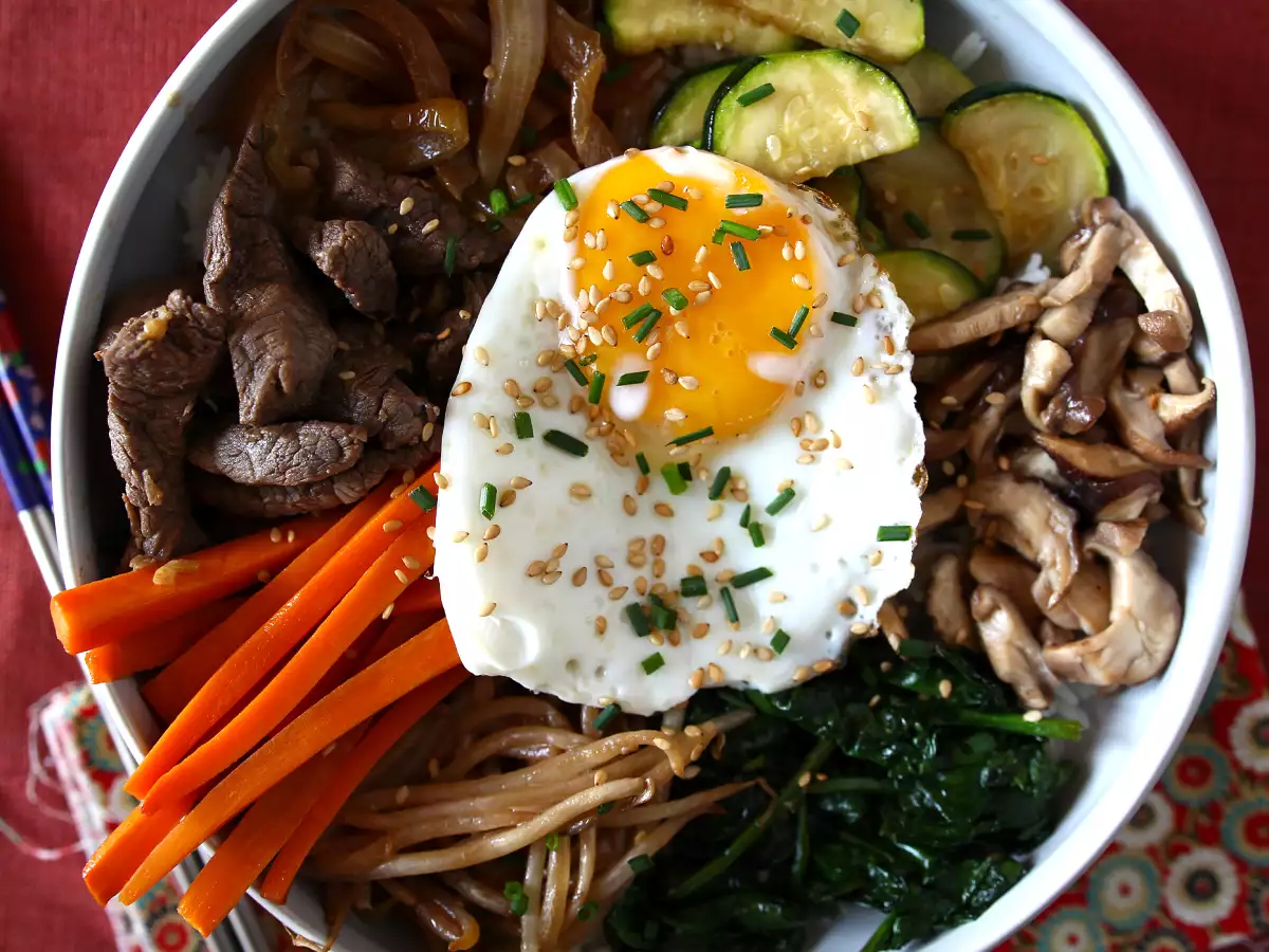 Bibimbap, tradiční korejské jídlo - foto 6