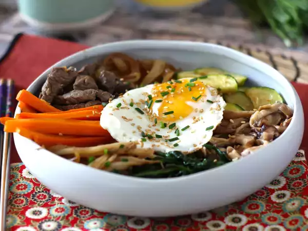 Recept Bibimbap, tradiční korejské jídlo