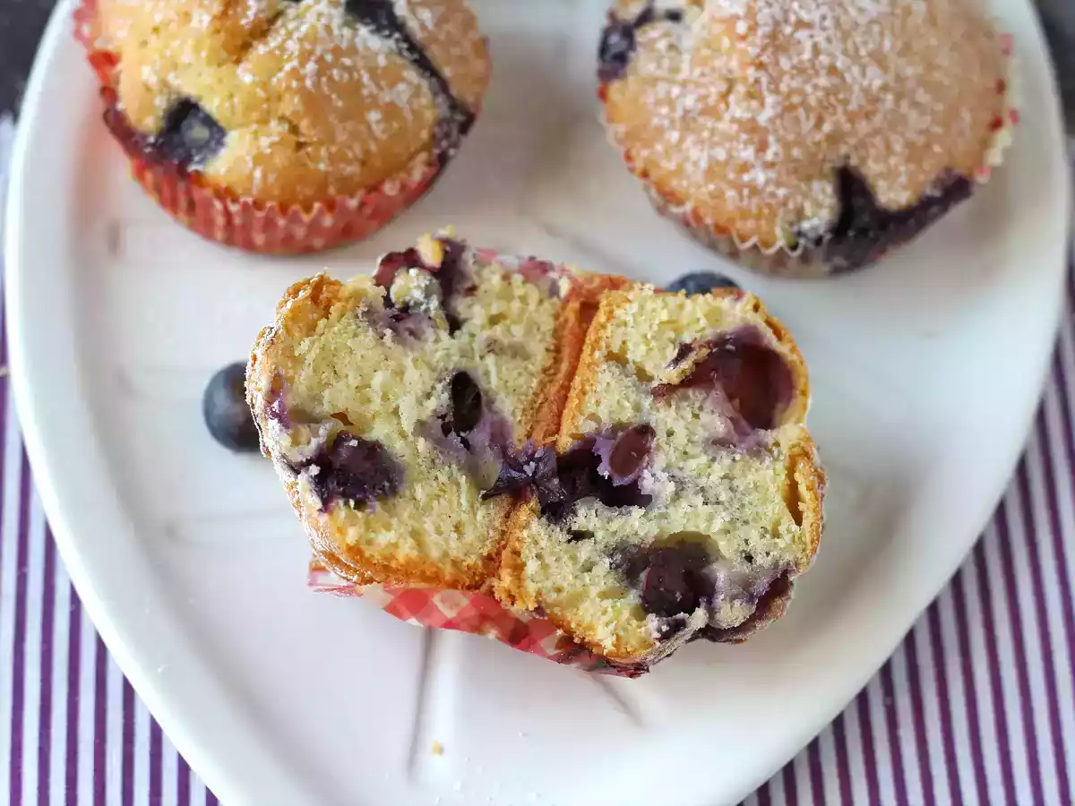 Borůvkové muffiny, mini verze pyrenejského koláče! - foto 2