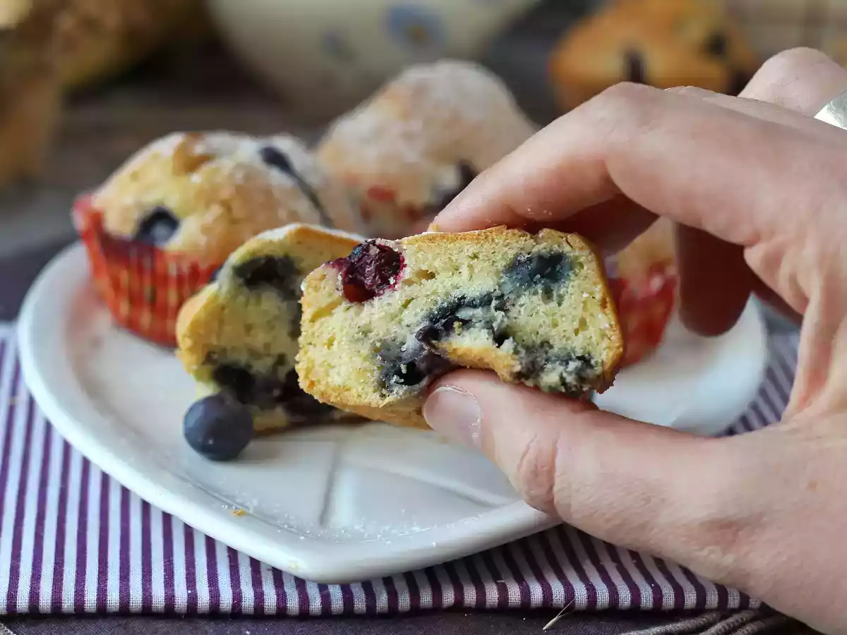 Borůvkové muffiny, mini verze pyrenejského koláče! - foto 4