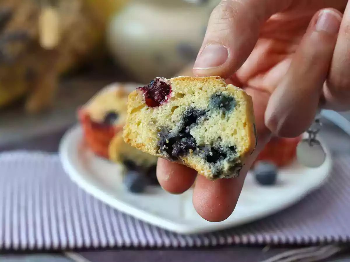 Borůvkové muffiny, mini verze pyrenejského koláče! - foto 8