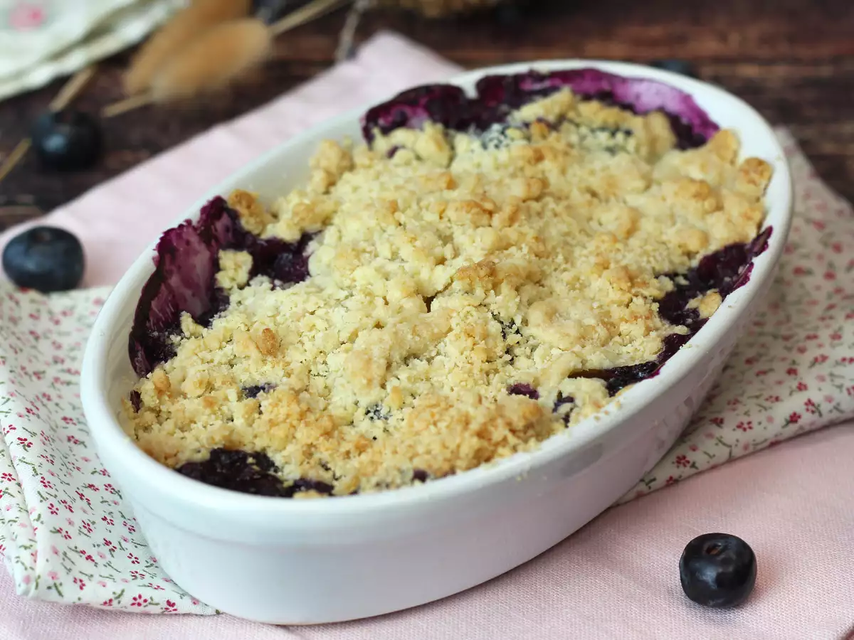 Borůvkový crumble s mandlemi: zlatavý na povrchu, šťavnatý uvnitř - foto 3