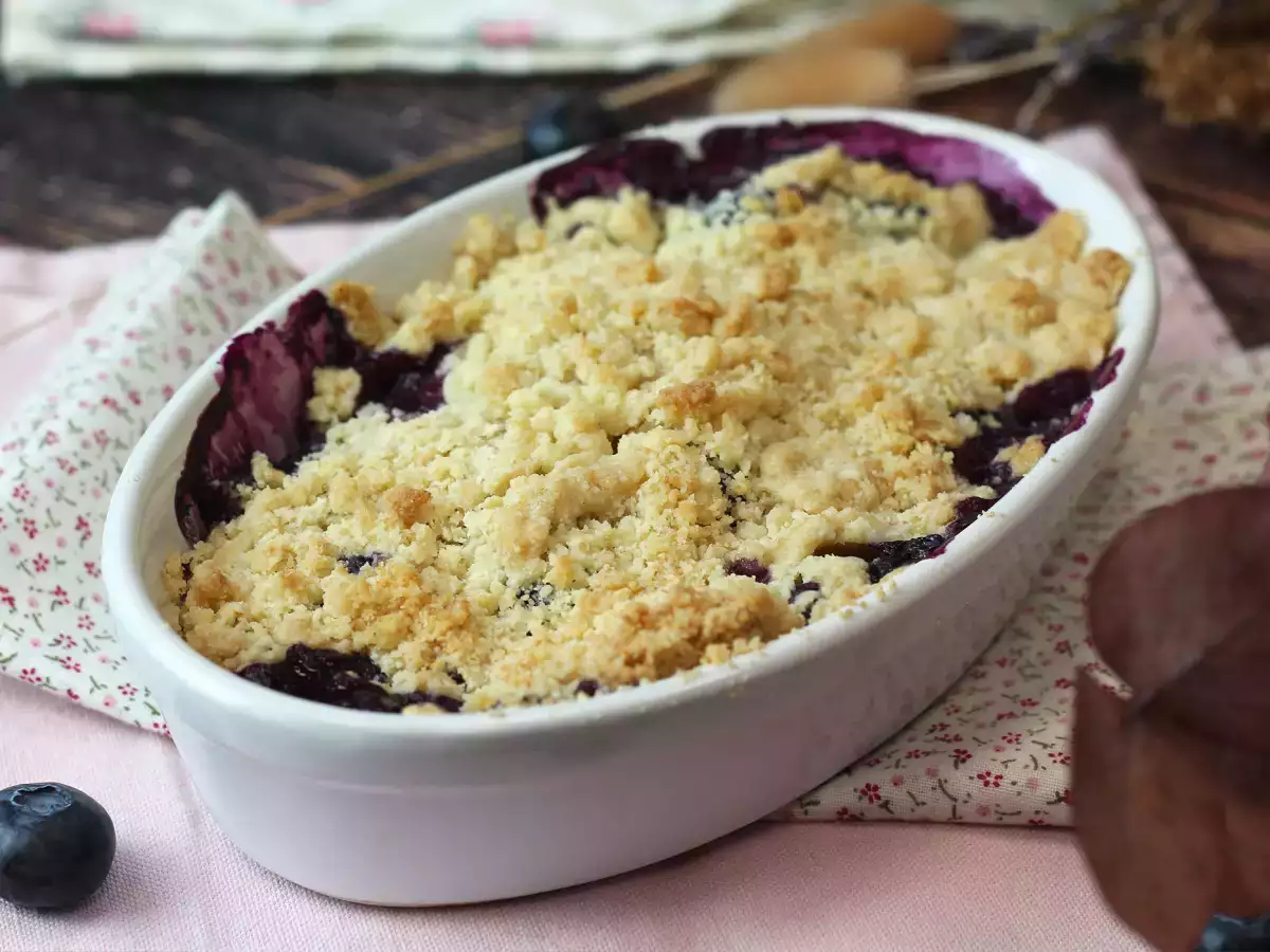 Borůvkový crumble s mandlemi: zlatavý na povrchu, šťavnatý uvnitř - foto 4