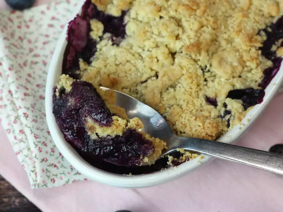 Borůvkový crumble s mandlemi: zlatavý na povrchu, šťavnatý uvnitř - foto 5