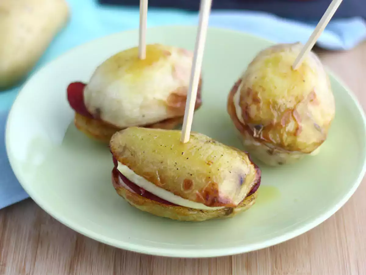 Bramborové sendviče se sýrem raclette