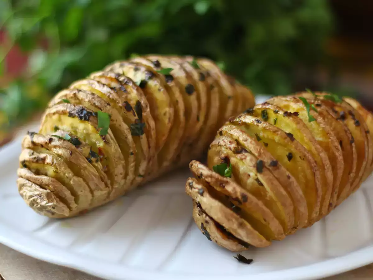 Brambory Hasselback ve fritéze: křupavé, rozplývající se v ústech a velmi snadné! - foto 4