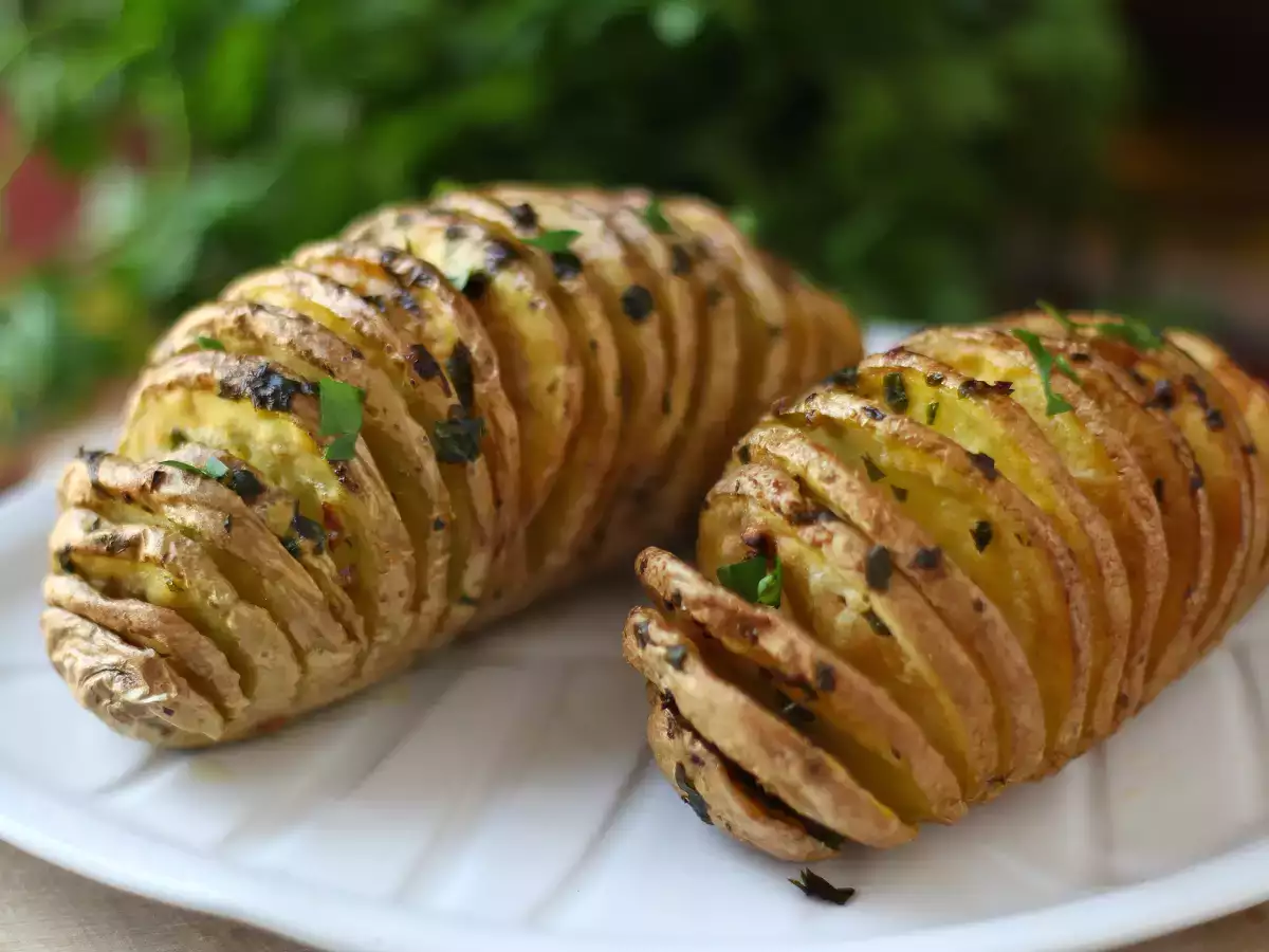 Brambory Hasselback ve fritéze: křupavé, rozplývající se v ústech a velmi snadné! - foto 6