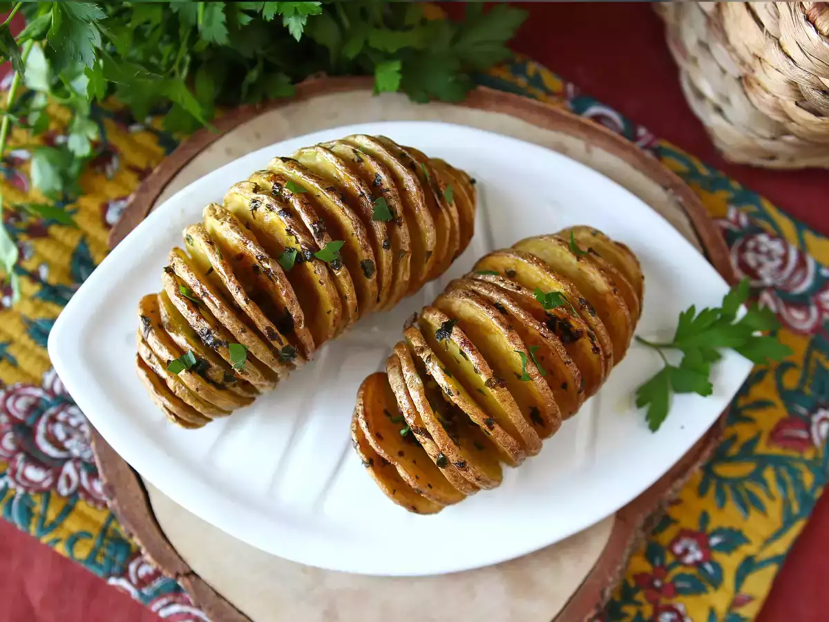 Brambory Hasselback ve fritéze: křupavé, rozplývající se v ústech a velmi snadné! - foto 7