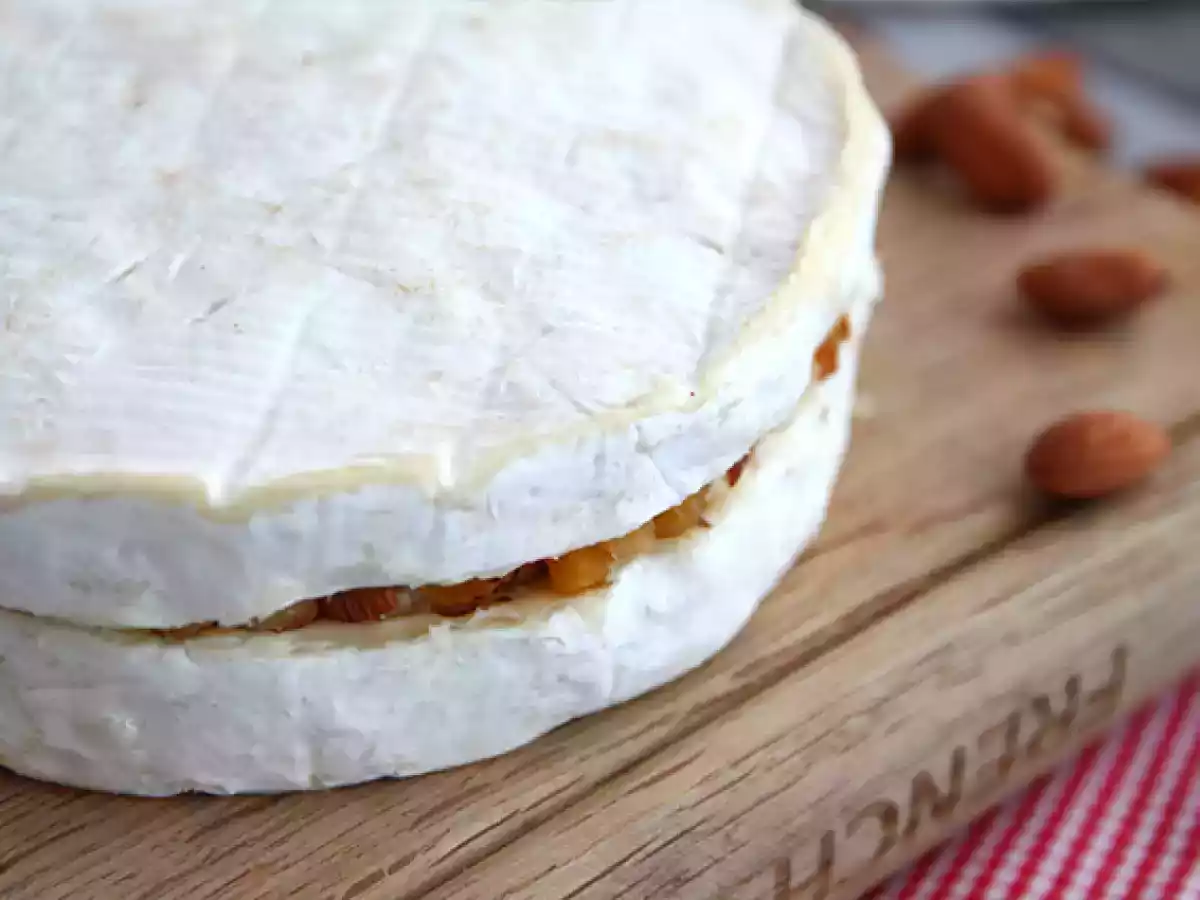 Brie plněný meruňkami a mandlemi - foto 4