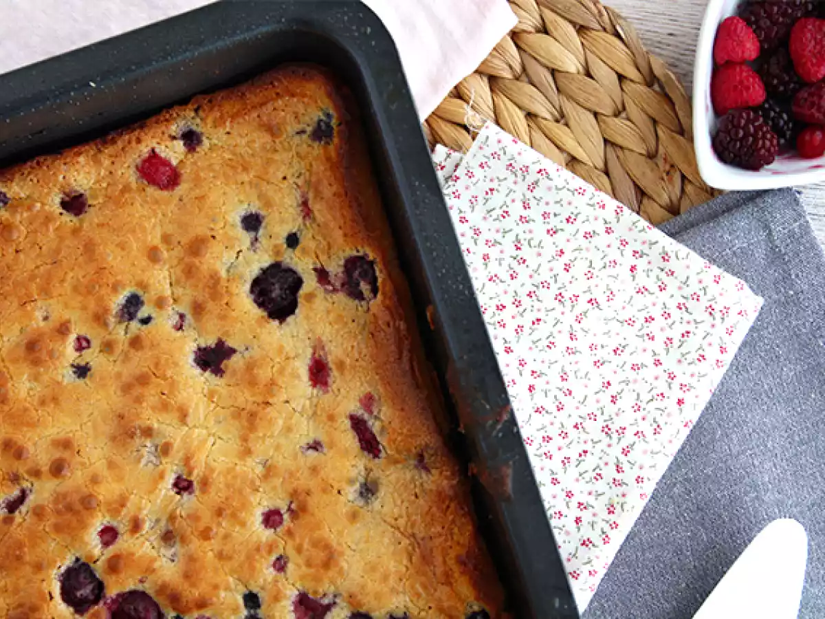 Brownie z bílé čokolády a červeného ovoce (Blondie) - foto 4