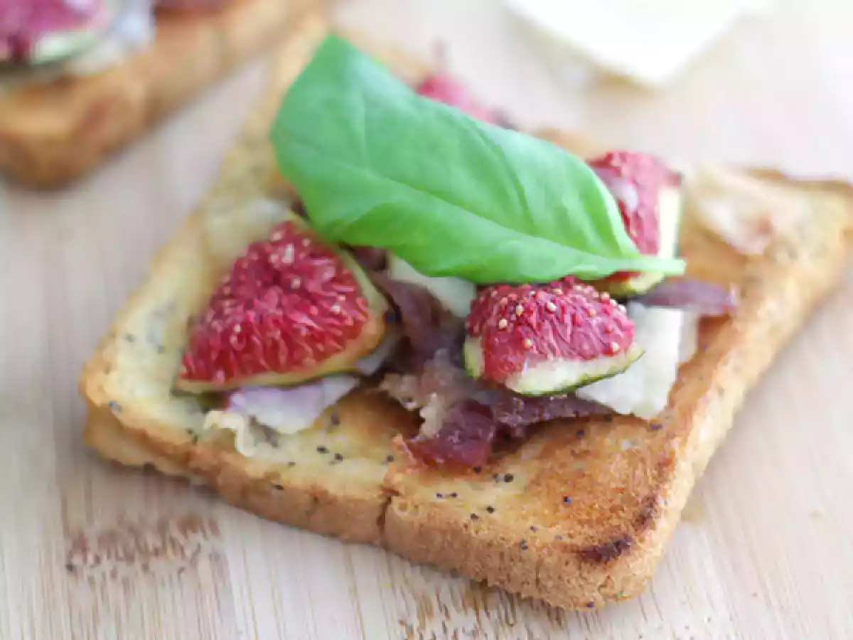 Bruschetta s fíky, parmazánem a parmskou šunkou - foto 2