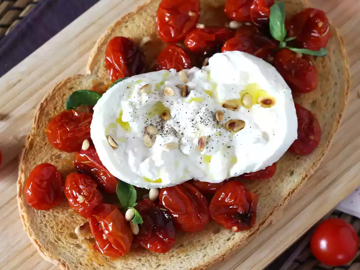 Bruschetta s pečenými rajčaty a burratou - foto 4