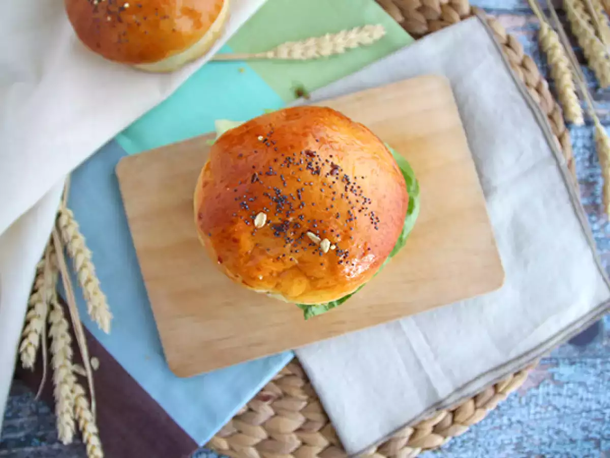 Burger v italském stylu: omáčka pesto, sušená rajčata, mozzarella - foto 4