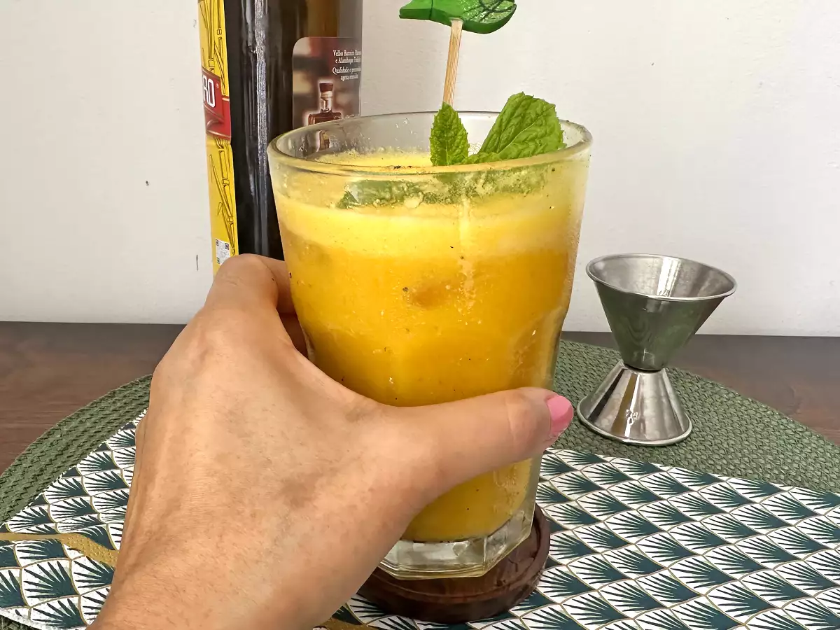 Caipirinha de maracujá batida: Krémovější a osvěžující verze brazilské klasiky. - foto 3