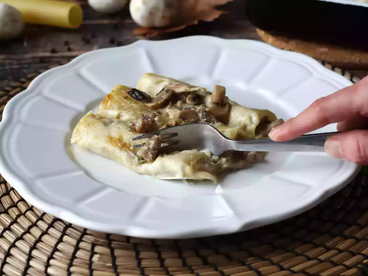 Cannelloni s houbami a klobásou: bohatý a chutný první chod - foto 6