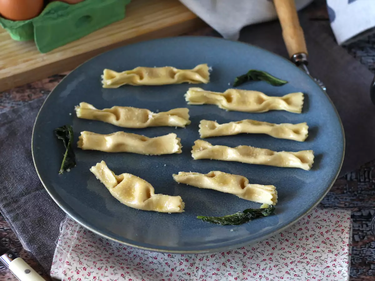Caramelle: ravioli ve tvaru bonbonů s dýňovou náplní a ricottou - foto 3