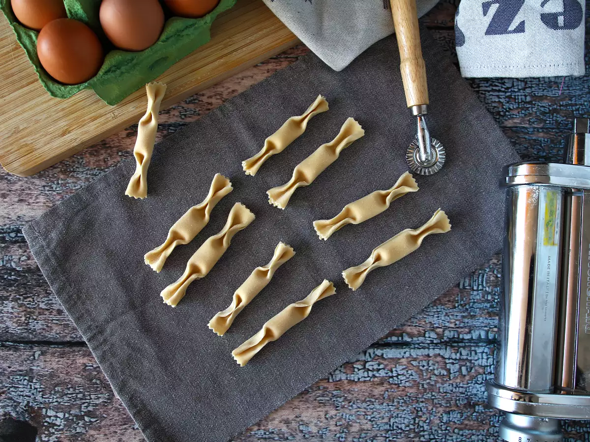 Caramelle: ravioli ve tvaru bonbonů s dýňovou náplní a ricottou - foto 4
