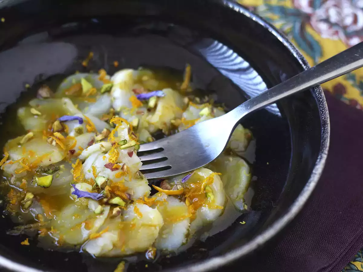Carpaccio z mušlí s citrusovým vinaigrettem a pistáciemi, elegantní a snadno připravitelný předkrm - foto 2