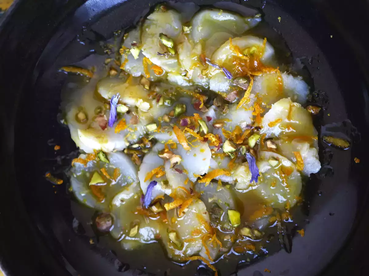 Carpaccio z mušlí s citrusovým vinaigrettem a pistáciemi, elegantní a snadno připravitelný předkrm - foto 3