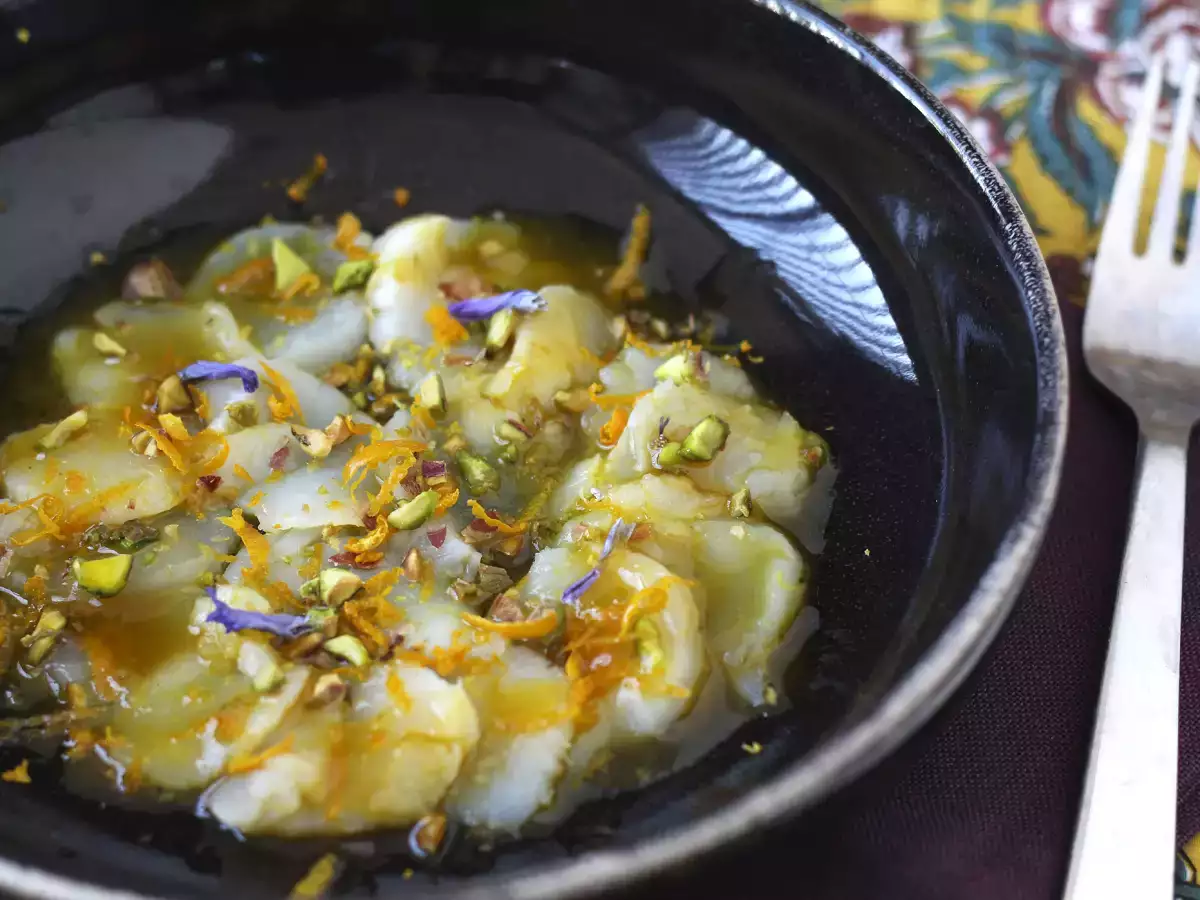 Carpaccio z mušlí s citrusovým vinaigrettem a pistáciemi, elegantní a snadno připravitelný předkrm - foto 5